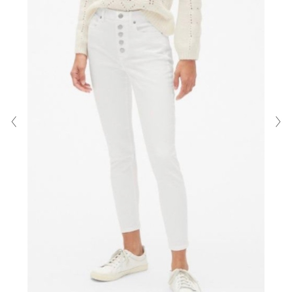 GAP high waisted white jeans, button up. Great condition.